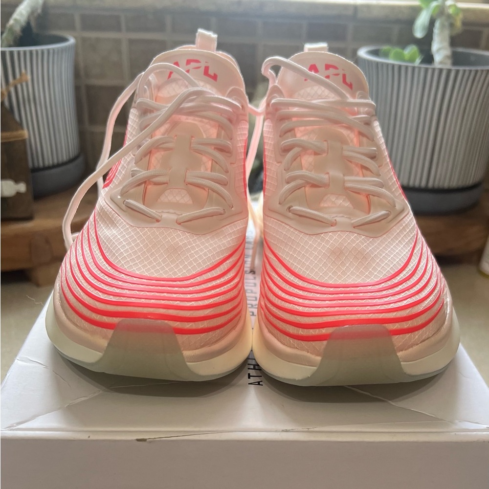 APL Women's Streamline Shoes in cream/magma/white